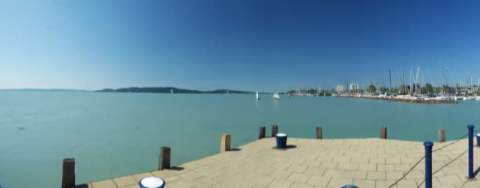Sicht vom Pier auf den Yachthafen am Südufer des Balaton